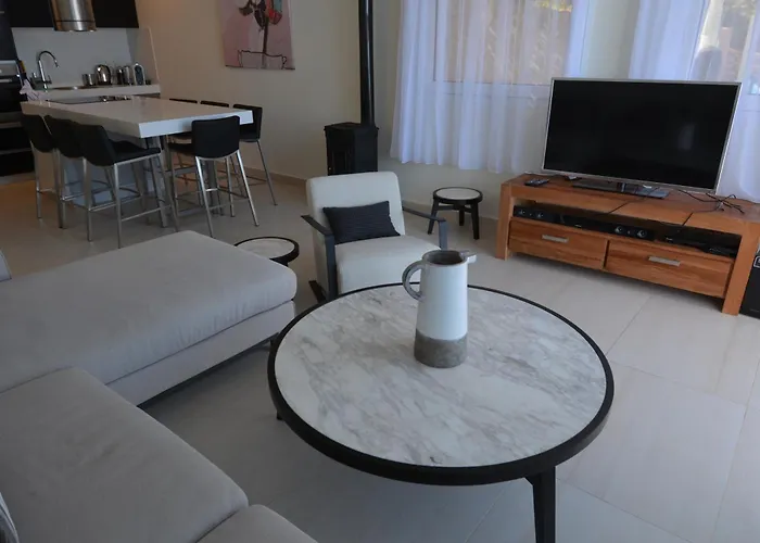 Okeanos Vine Luxury Athánion