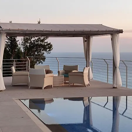 Okeanos Vine Luxury *