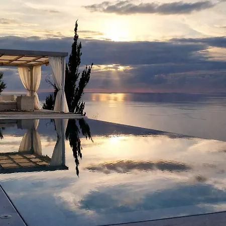 Okeanos Vine Luxury *
